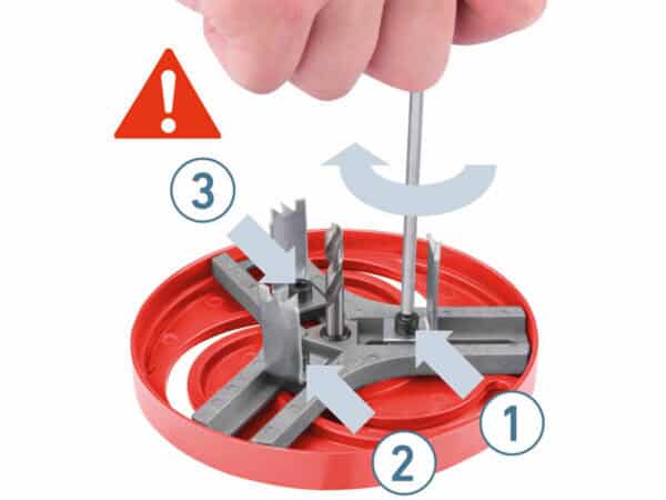 Het afstellen van een kroongereedschap met drie bladen, een rode basis, genummerde pijlen voor de stappen en een waarschuwingssymbool.